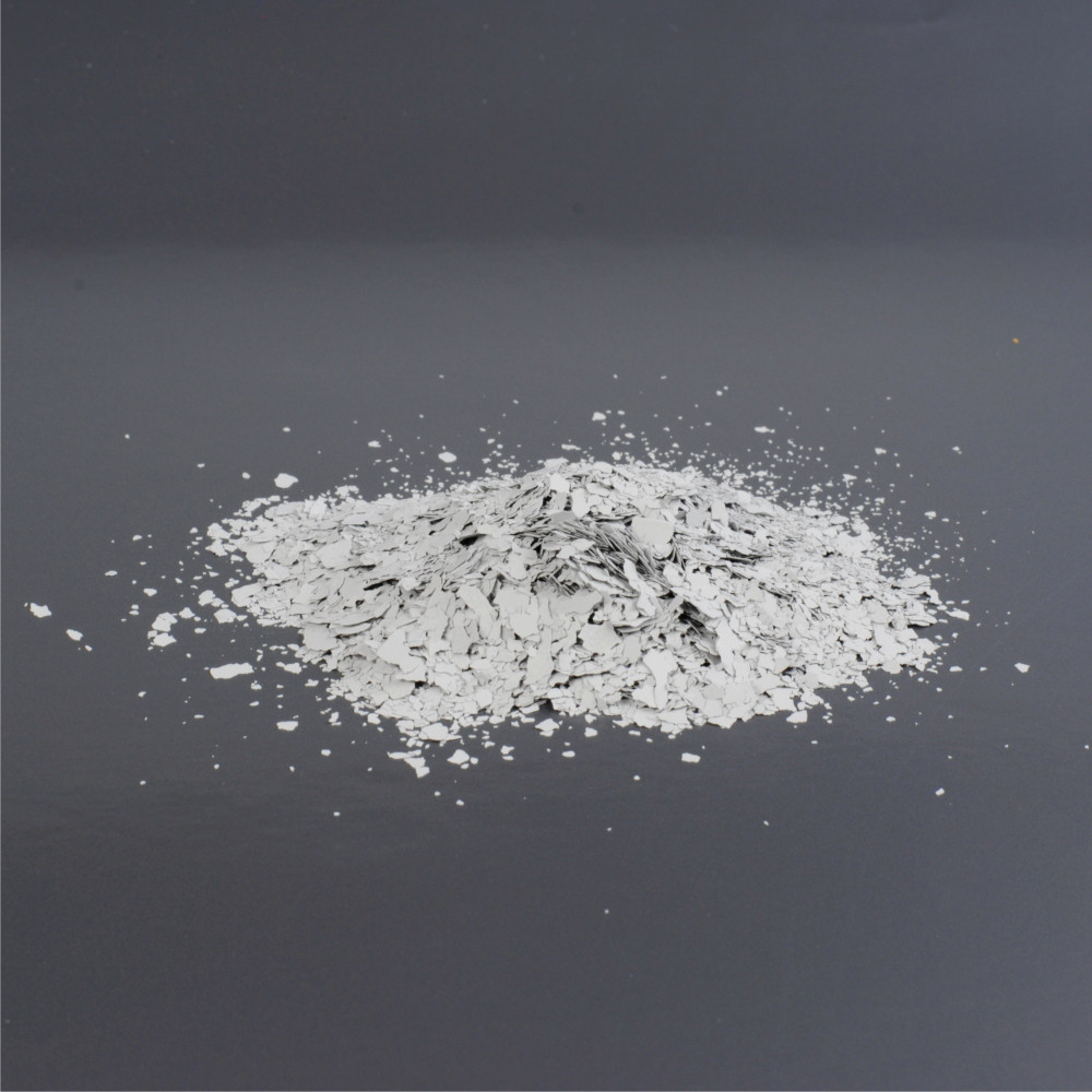TOPSTONE Farebné chipsy Svetlo šedá 5/45 3 mm 1 kg 